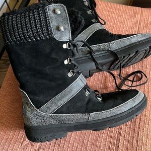 Women’s 10 Bearpaw boots